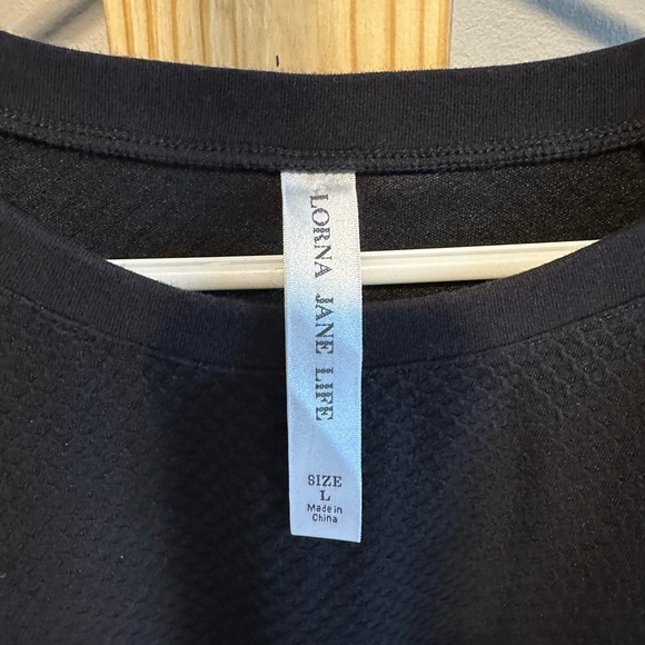 Lorna Jane EUC black lightweight sweatshirt with mesh sleeves. Size Large - Picture 3 of 4